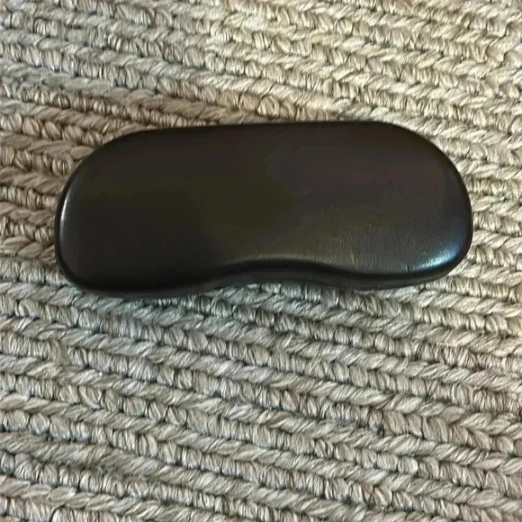 ray ban hard eye glasses case black in color - Picture 4 of 7